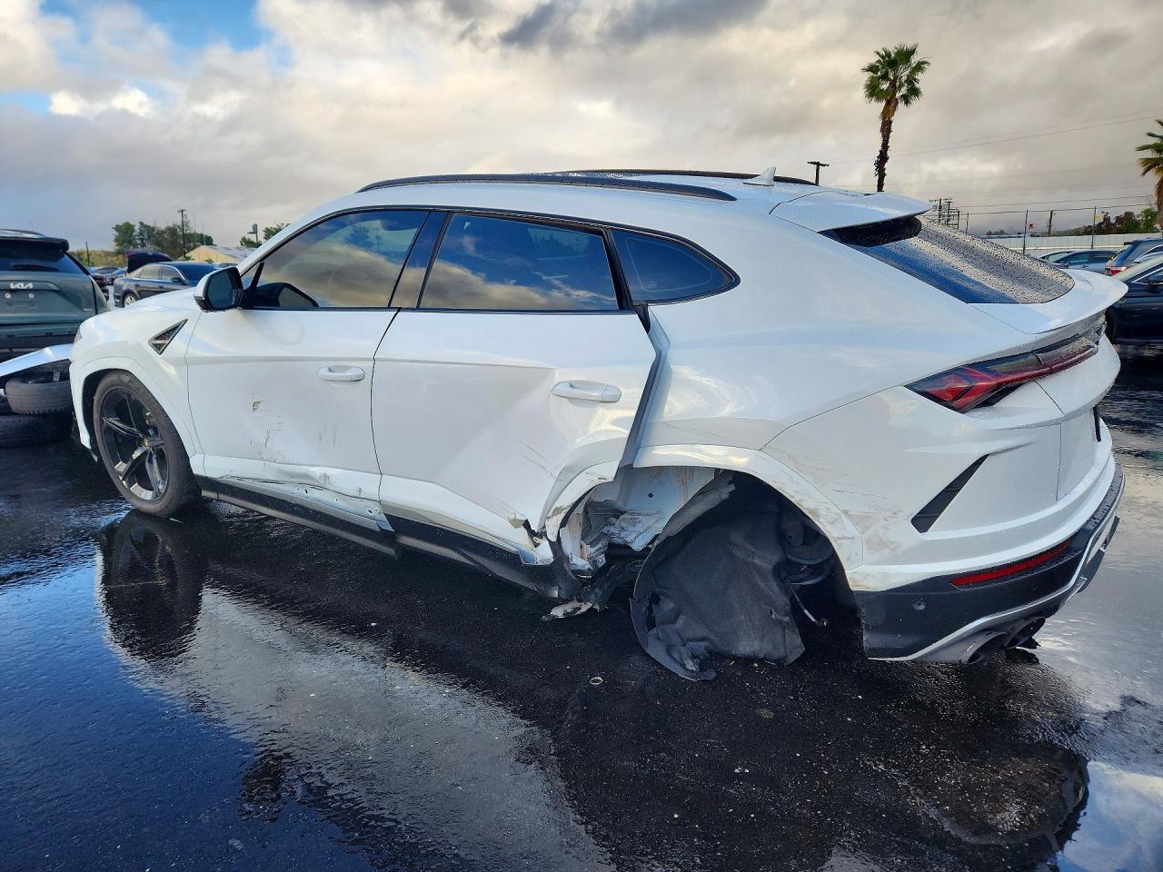 2021 Lamborghini Urus - zdjęcie 2