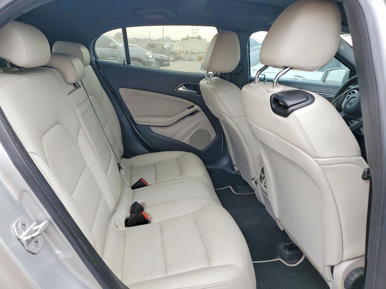 2016 Mercedes-Benz Gla 250 - zdjęcie 10