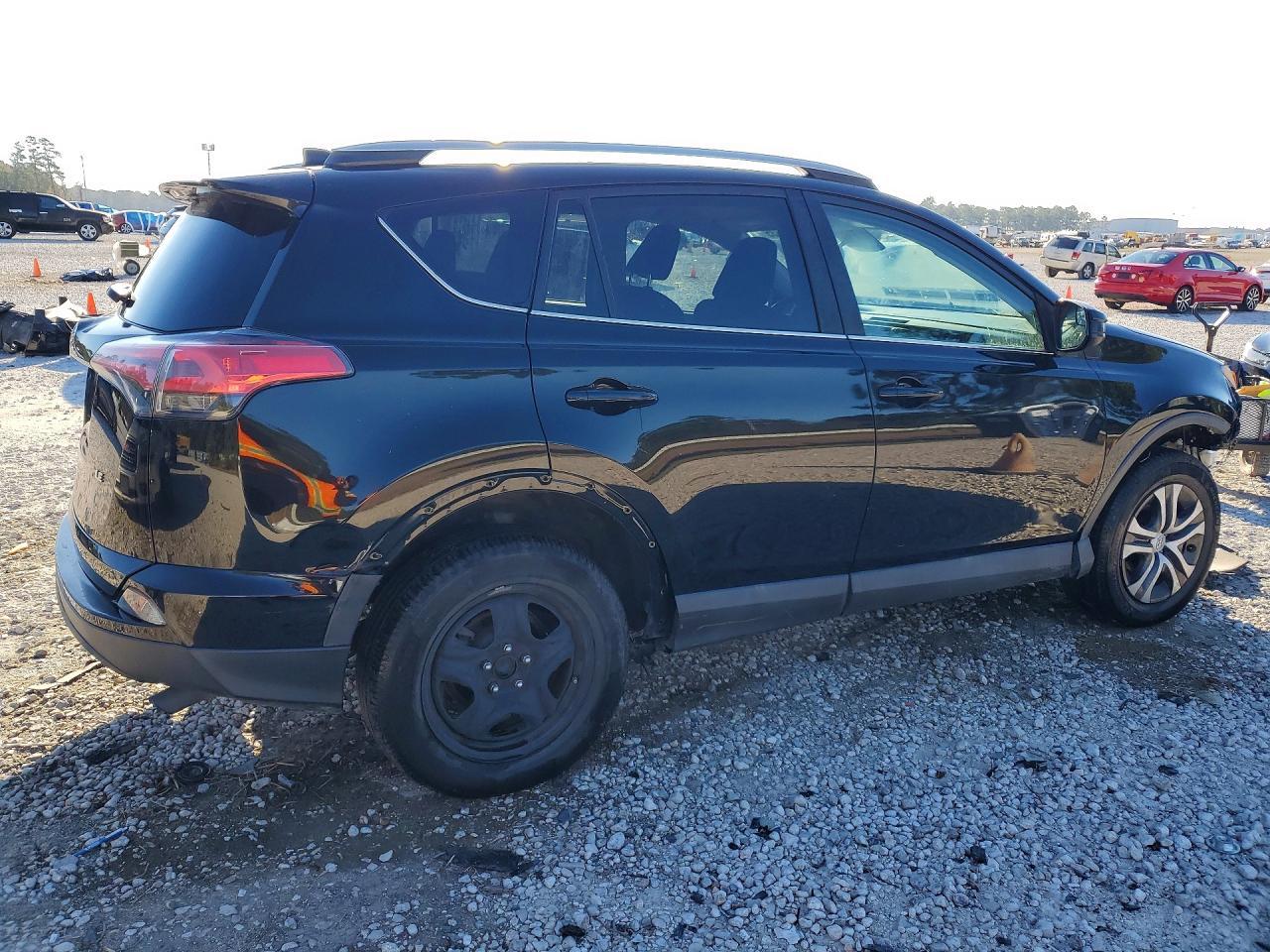 2018 Toyota Rav4 Le - zdjęcie 3