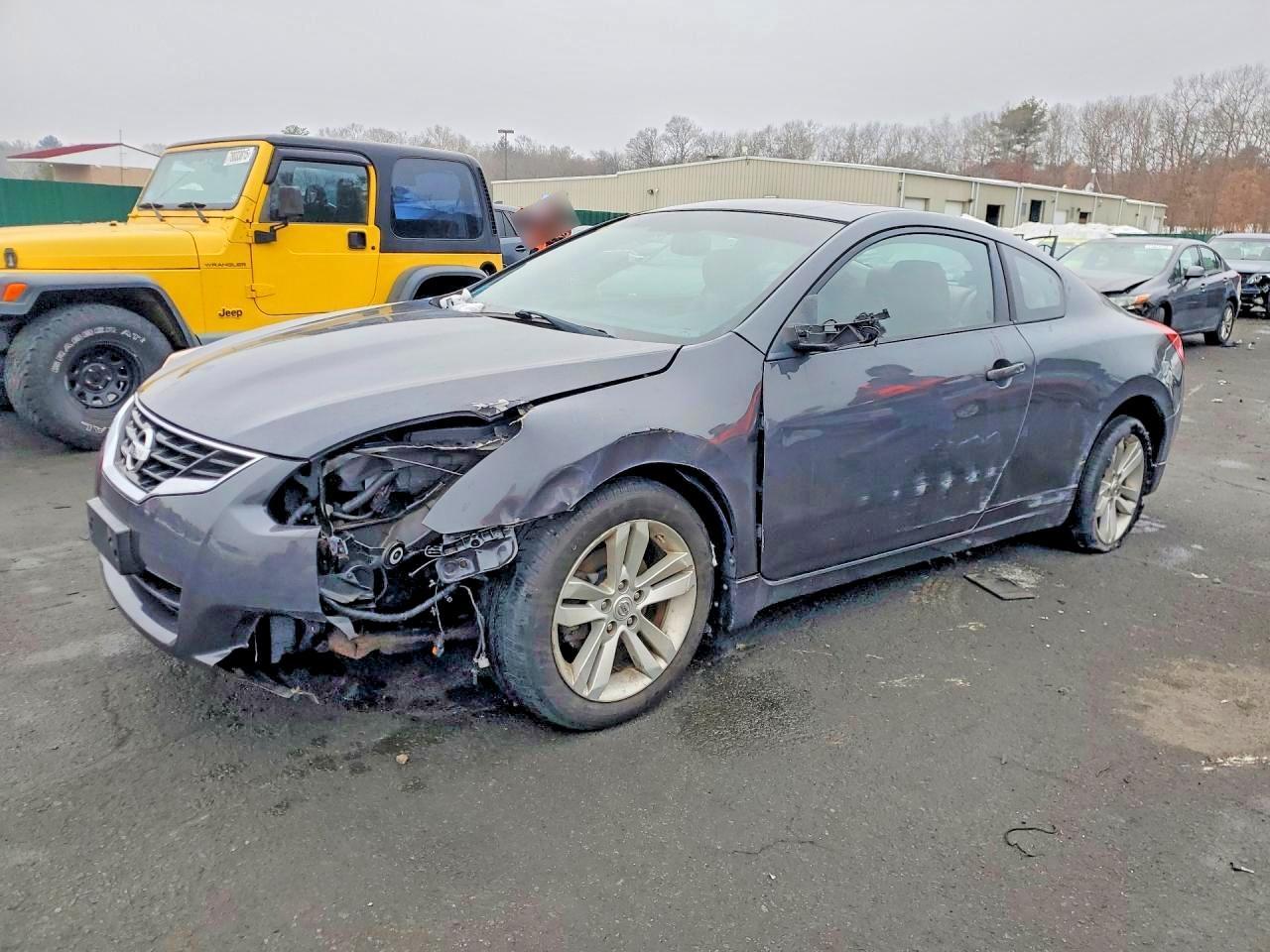 2013 Niss Altima S - zdjęcie główne