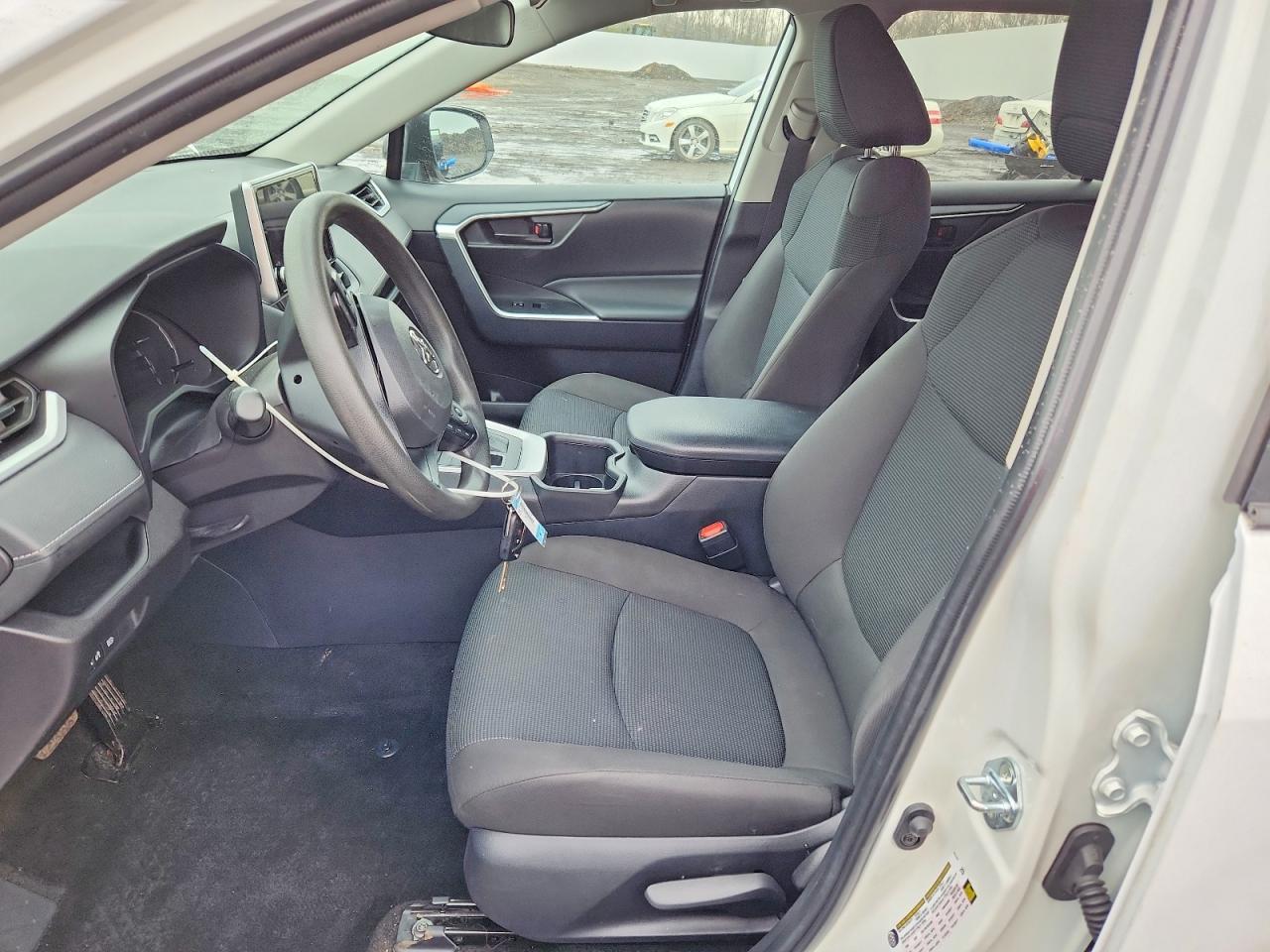 2025 Toyota Rav4 Le - zdjęcie 7