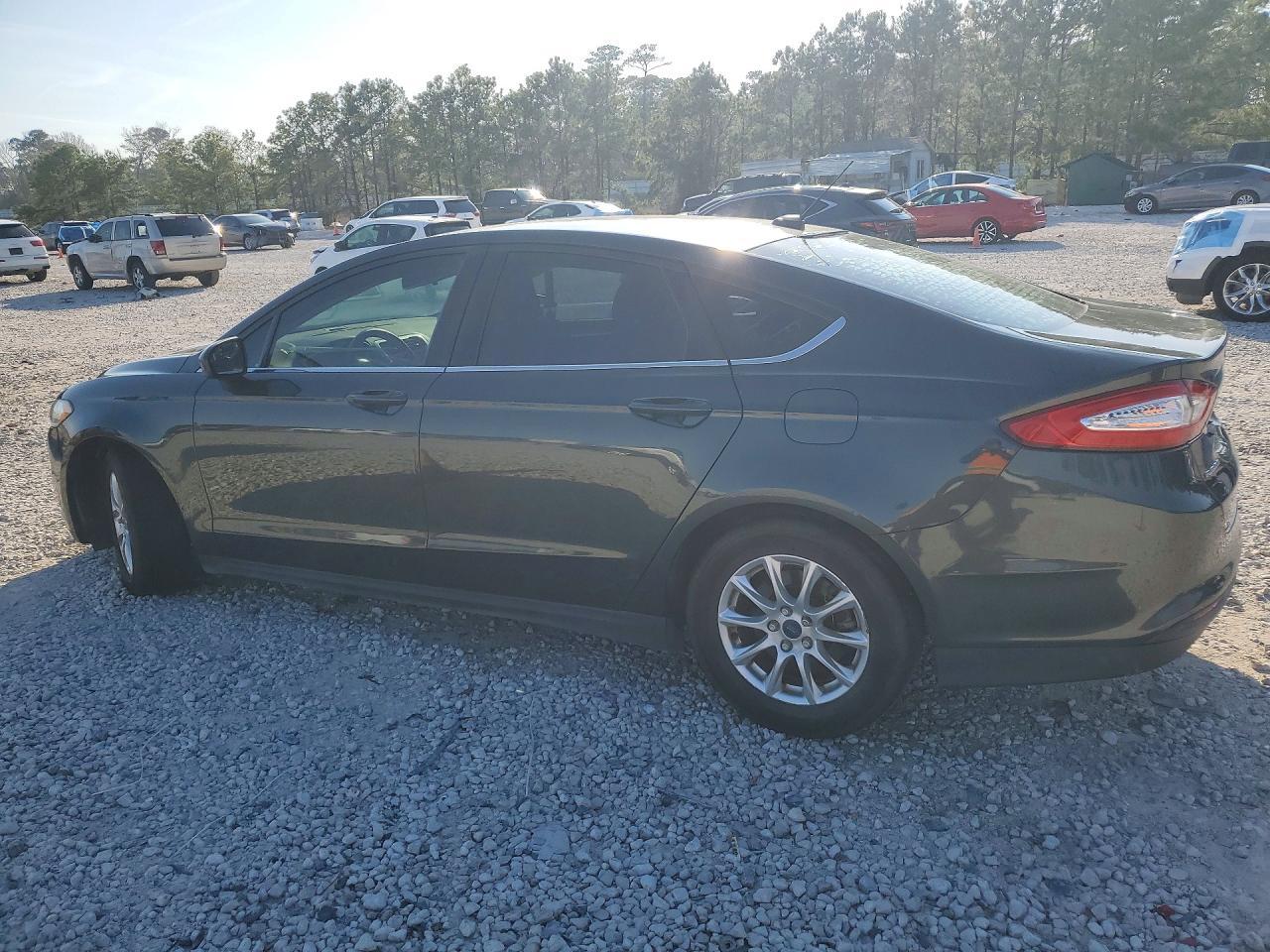 2015 Ford Fusion S - zdjęcie 2