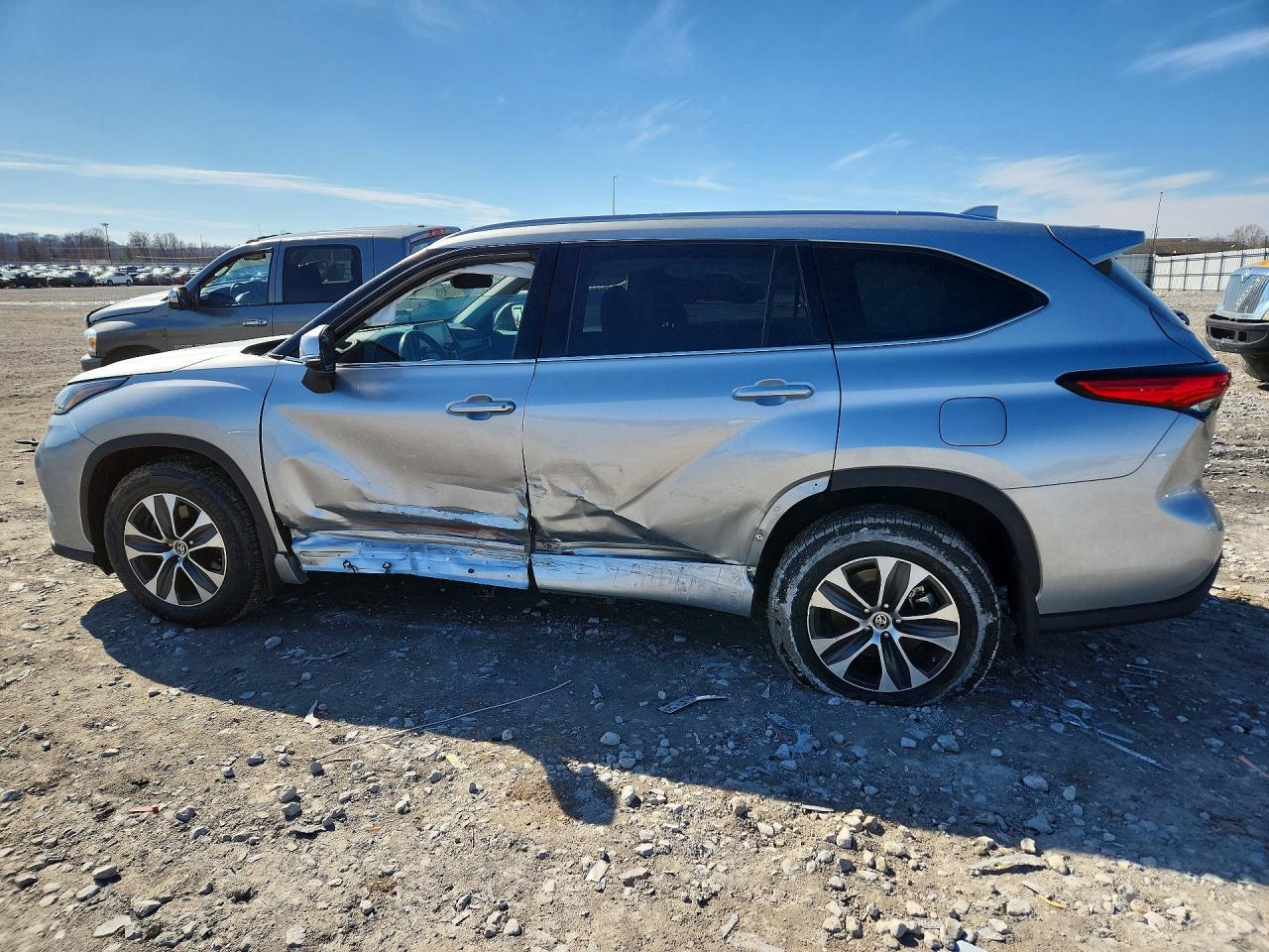 2021 Toyota Highlander Xle - zdjęcie 2