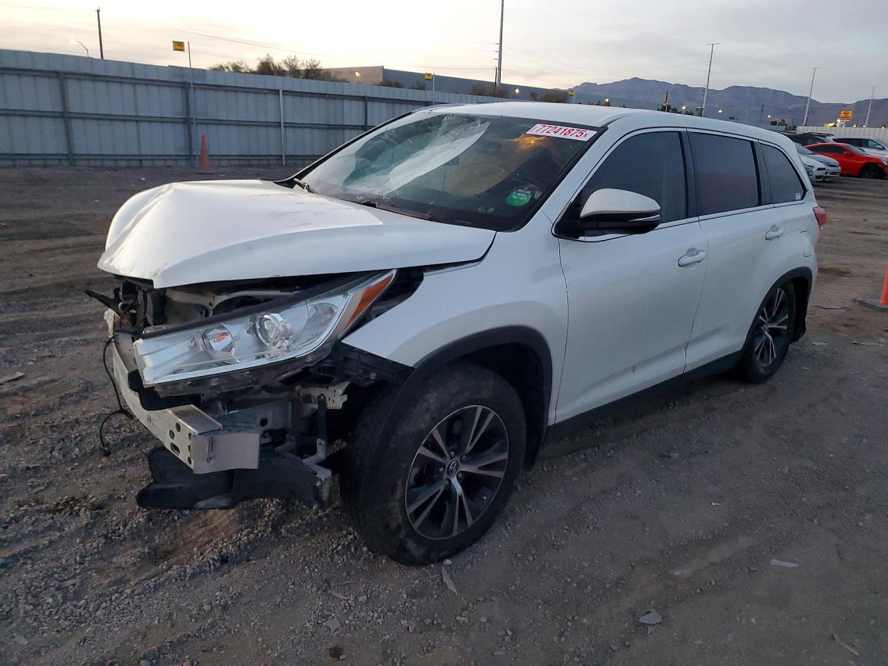 2019 Toyota Highlander Le - zdjęcie główne