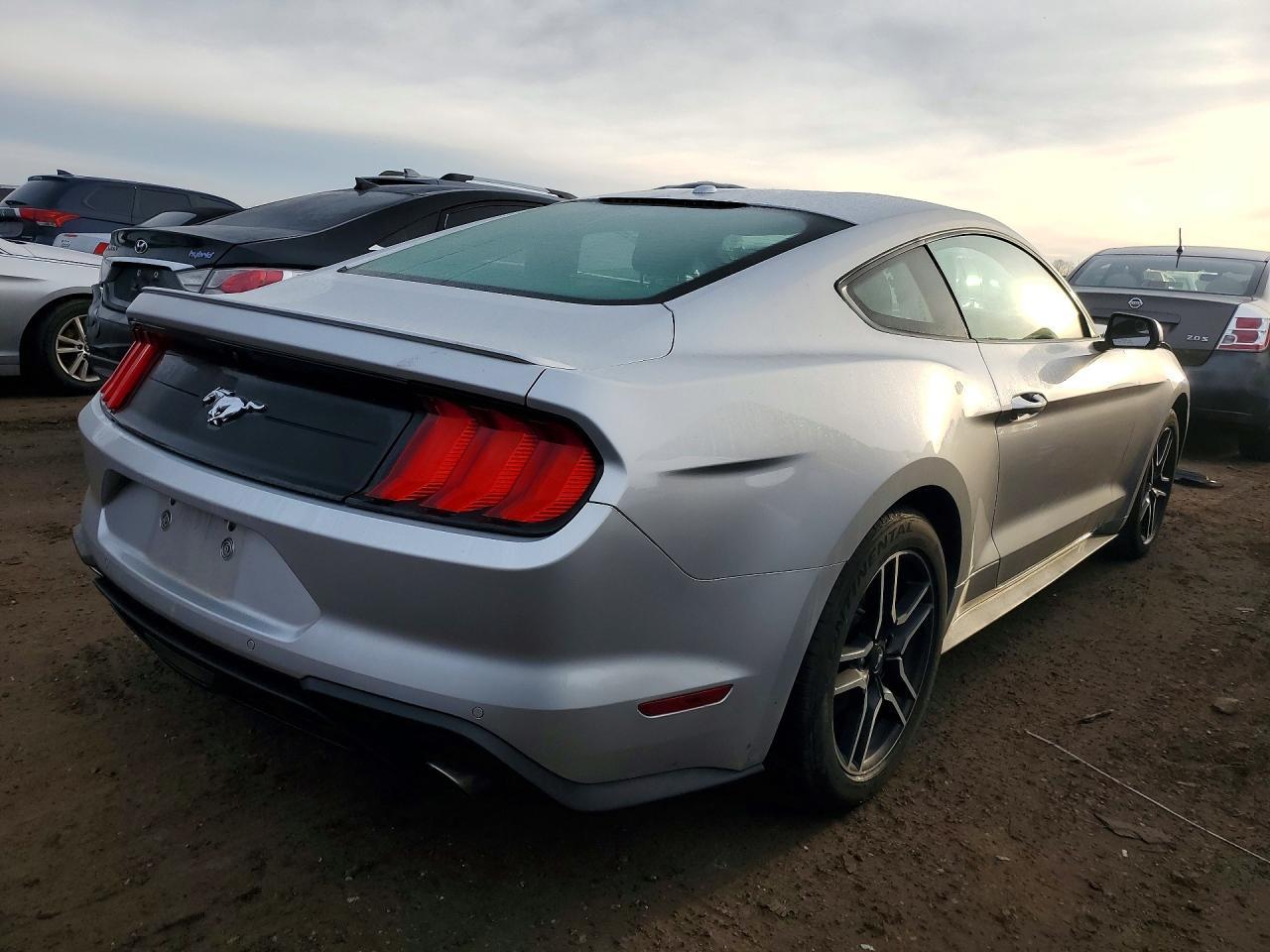 2018 Ford Mustang - zdjęcie 3