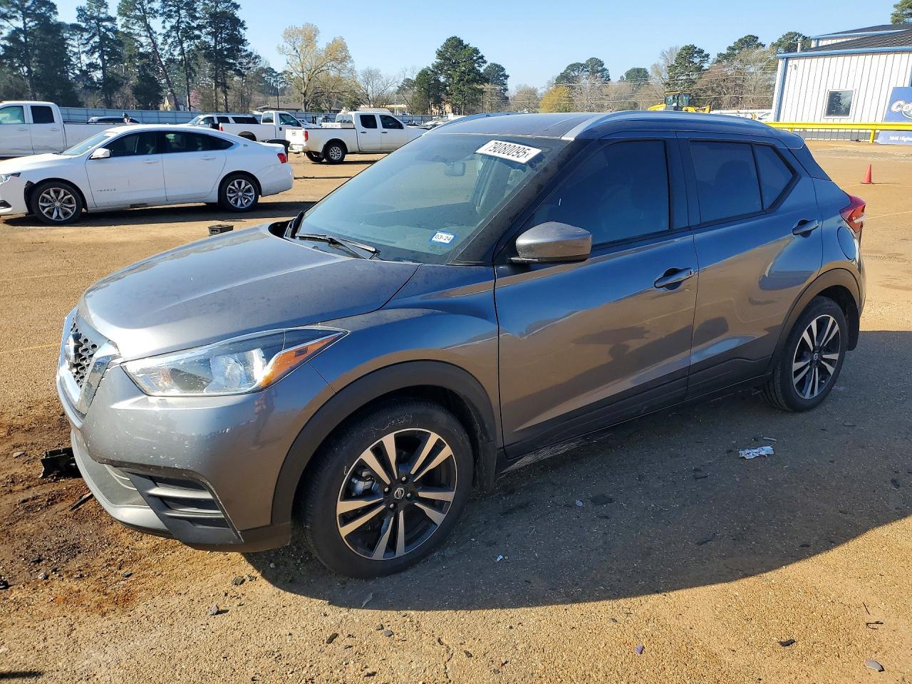 2019 Niss Kicks Sv - zdjęcie główne