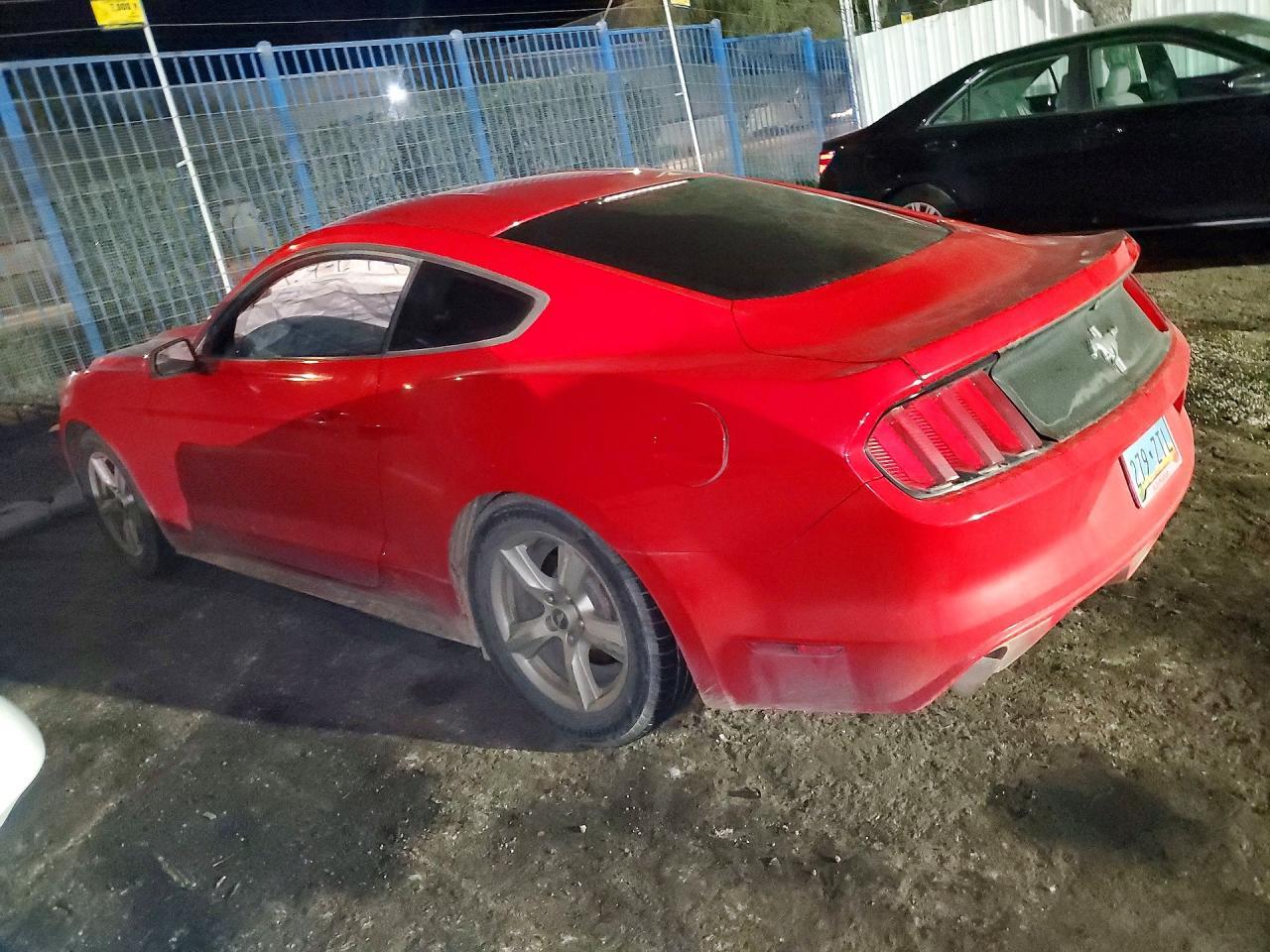 2015 Ford Mustang - zdjęcie 2