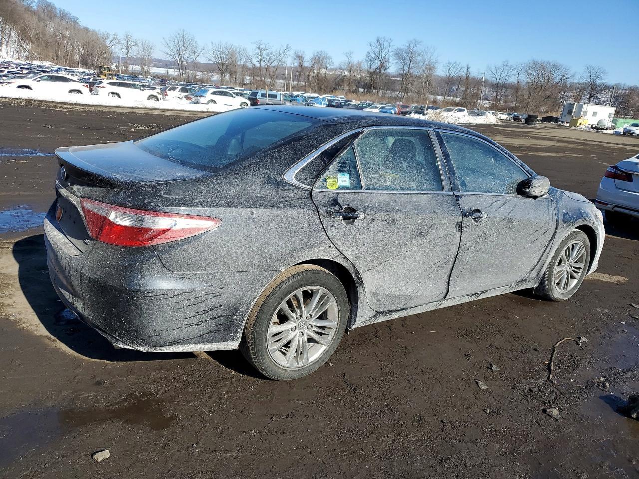2017 Toyota Camry Le - zdjęcie 3