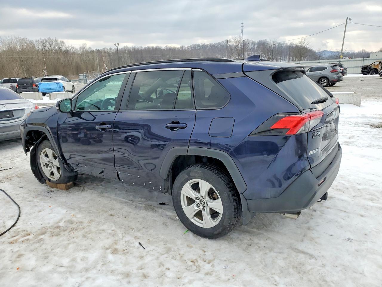 2021 Toyota Rav4 Xle - zdjęcie 2