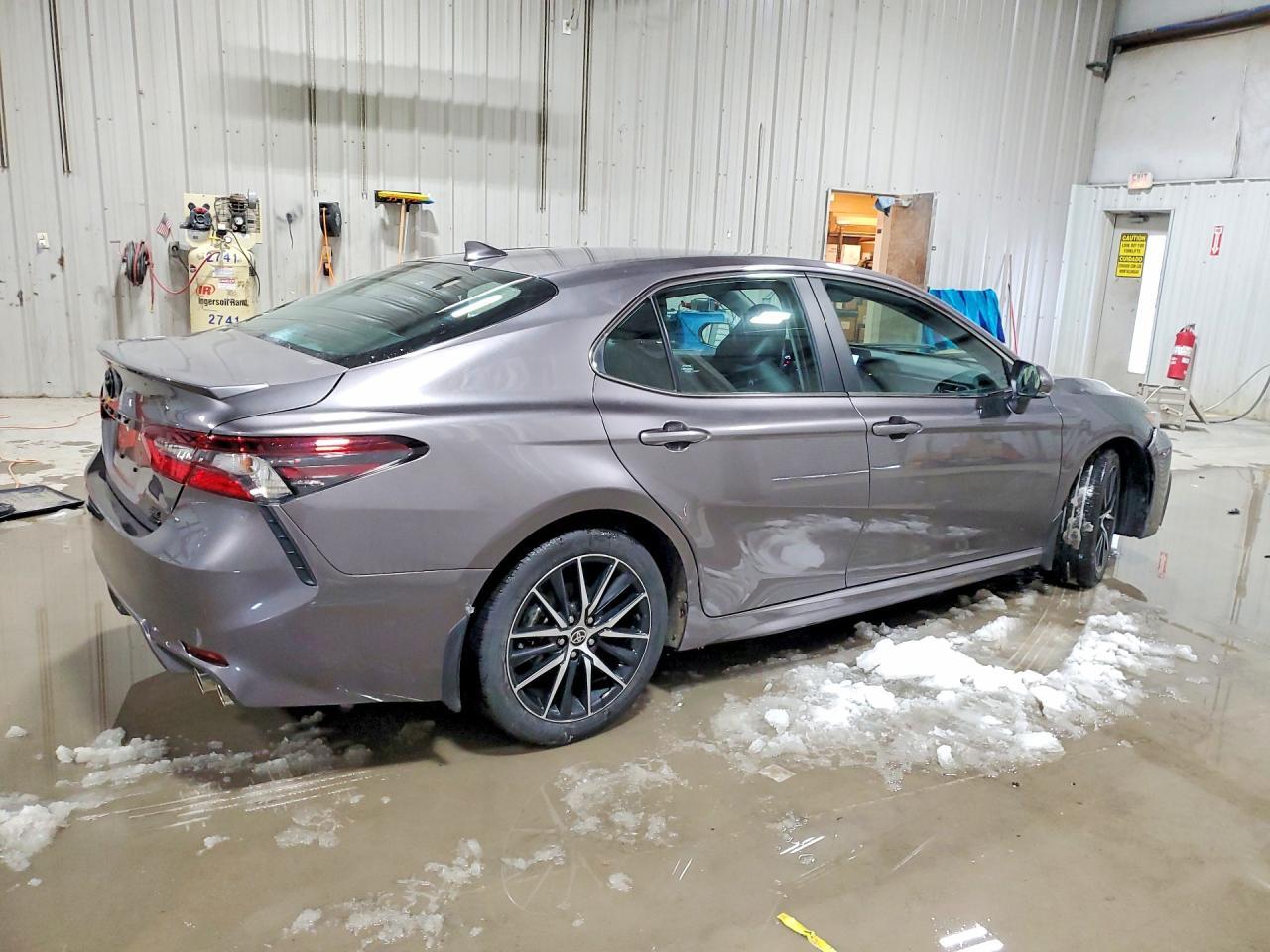 2024 Toyota Camry Se - zdjęcie 3