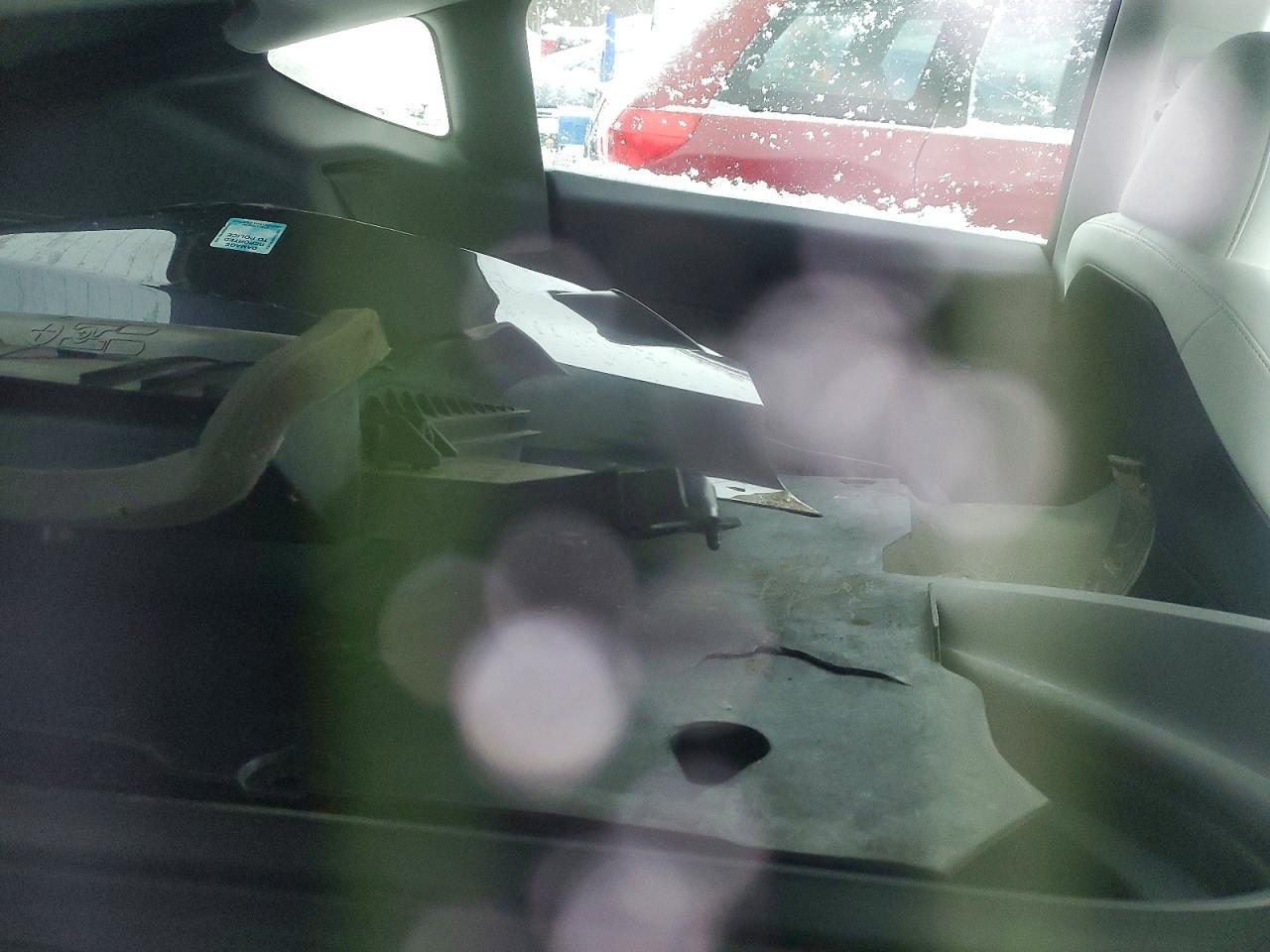 2024 Tesla Model Y - zdjęcie 12