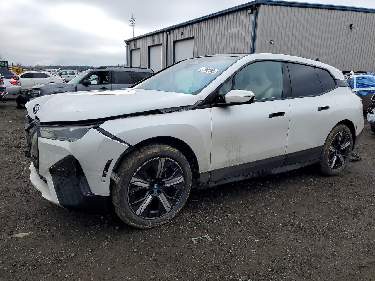 2023 BMW Ix xDrive50 - zdjęcie główne