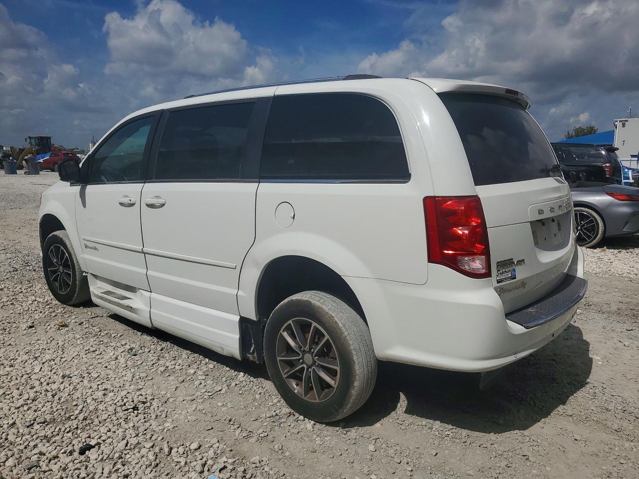 2017 Dodge Grand Caravan Sxt - zdjęcie 2