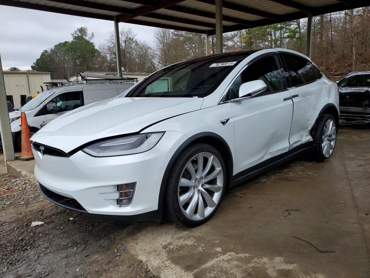 2017 Tesla Model X - zdjęcie główne