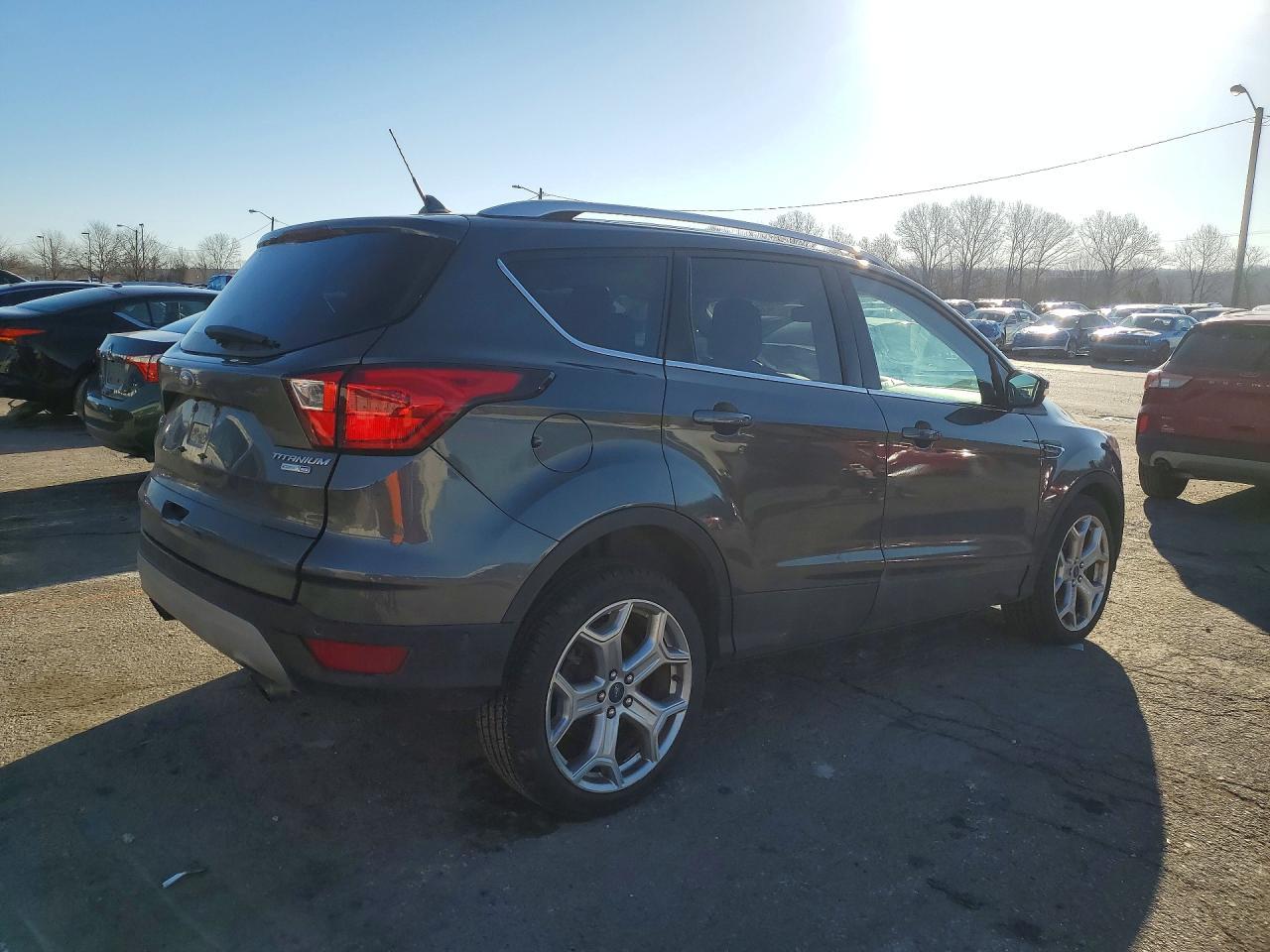 2019 Ford Escape Titanium - zdjęcie 3