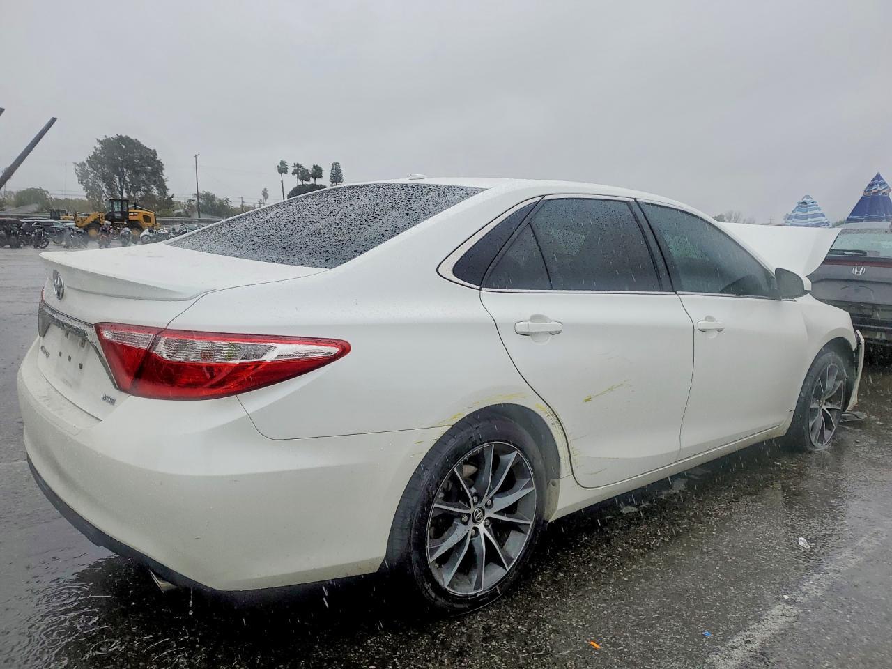 2016 Toyota Camry Xse - zdjęcie 3