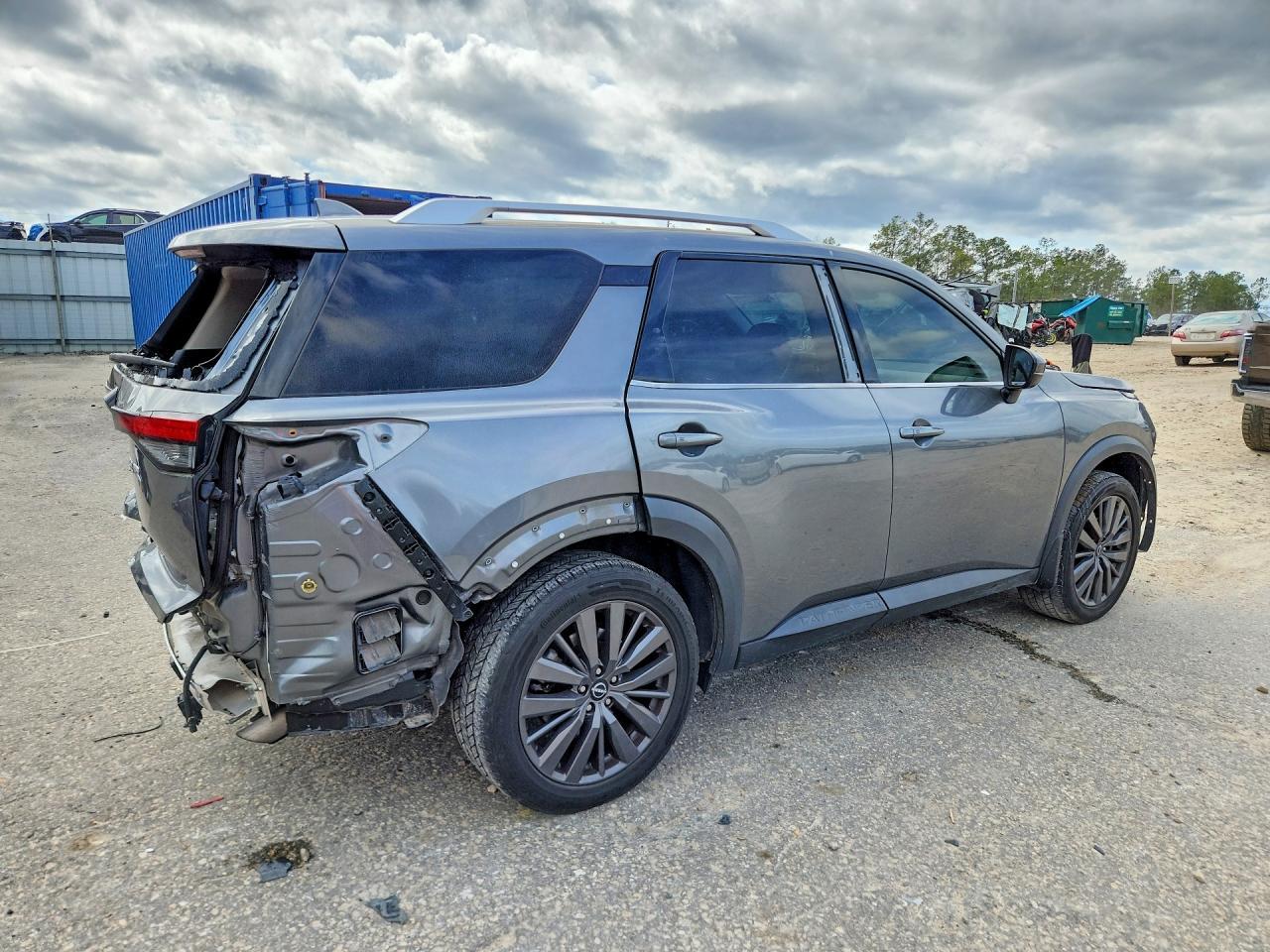 2022 Nissan Pathfinder Sl - zdjęcie 3