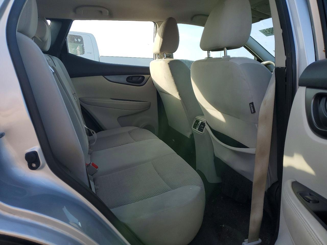 2017 Nissan Rogue Sport S - zdjęcie 10