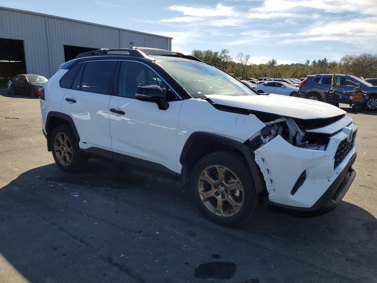 2024 Toyota Rav4 Hybrid Woodland Edition - zdjęcie 4