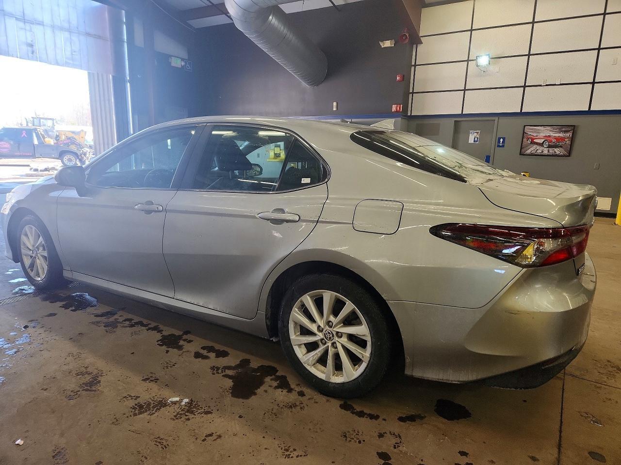 2024 Toyota Camry Le - zdjęcie 2