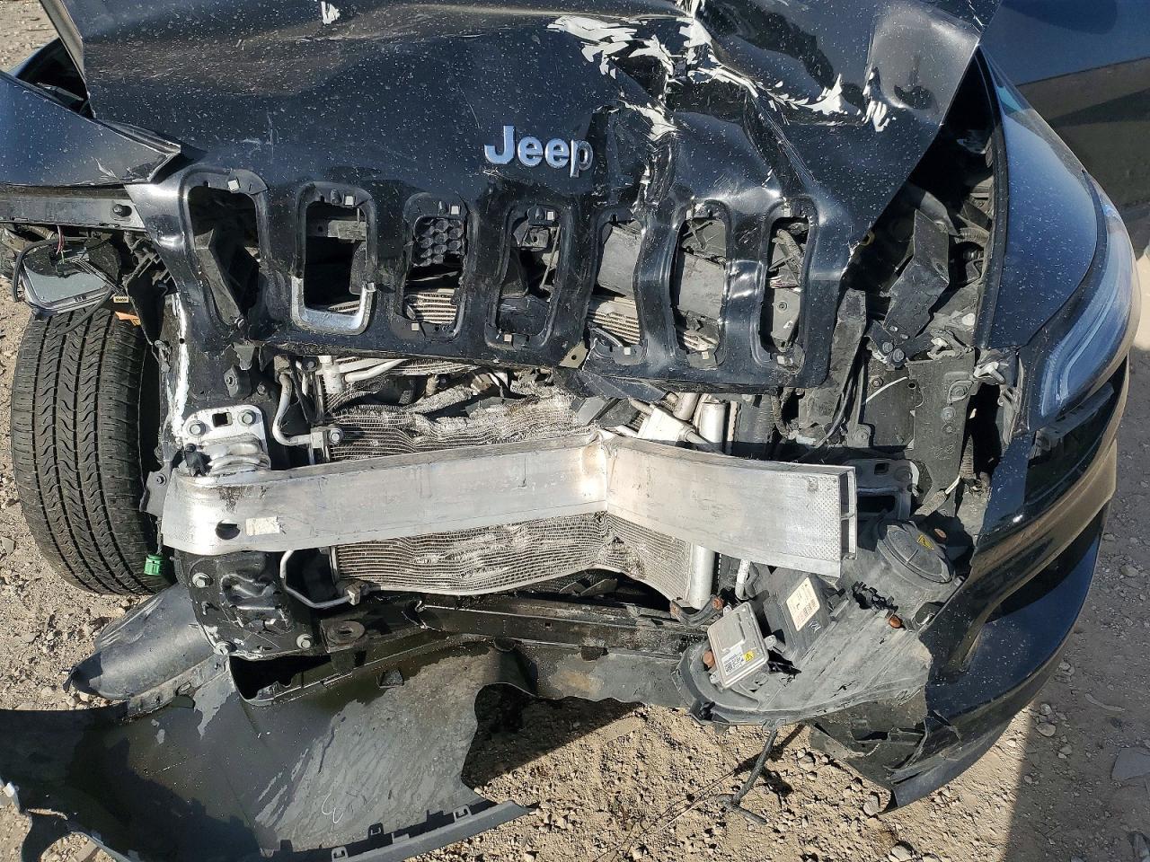 2018 Jeep Cherokee Latitude - zdjęcie 12