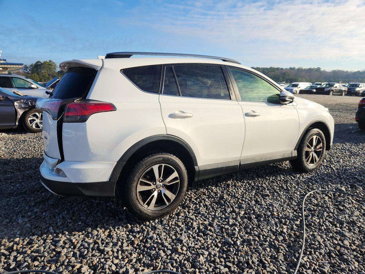 2017 Toyota Rav4 Xle - zdjęcie 3