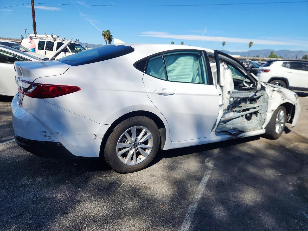 2025 Toyota Camry Xse - zdjęcie 3