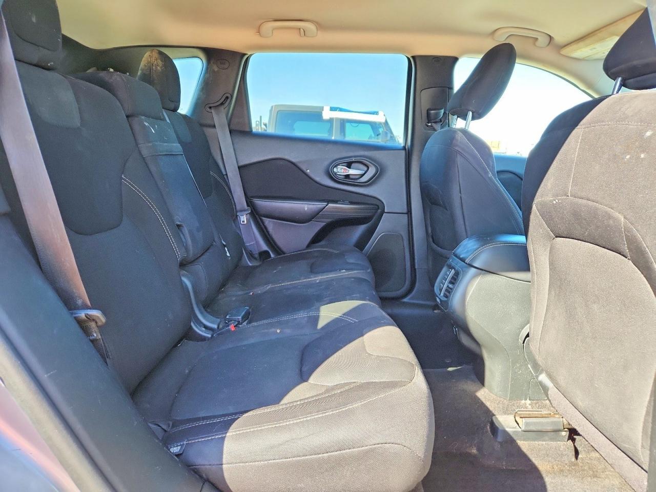 2015 Jeep Cherokee Latitude - zdjęcie 11