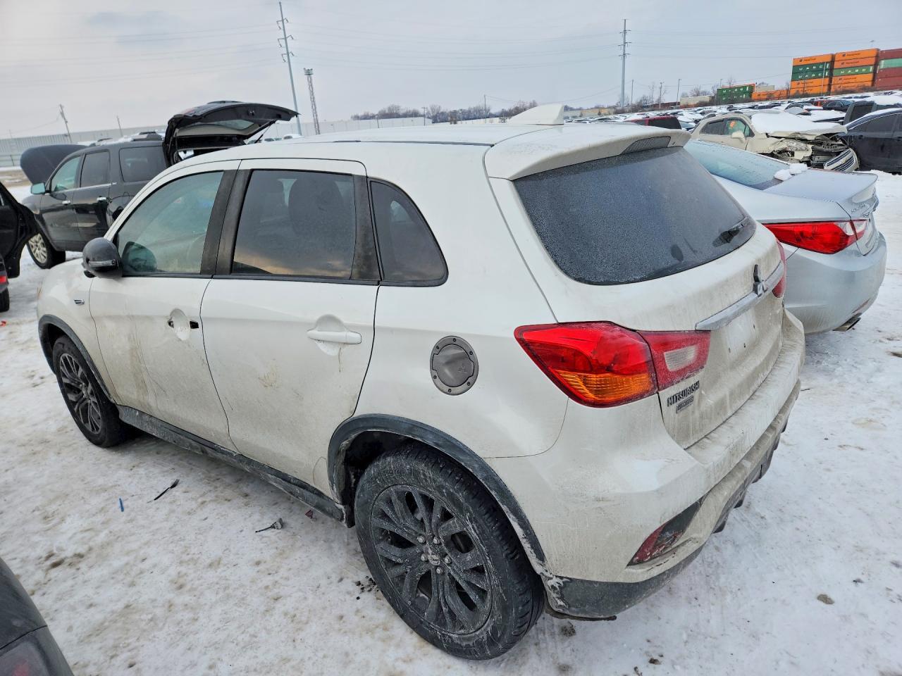 2018 Mitsubishi Outlander Sport Es - zdjęcie 2