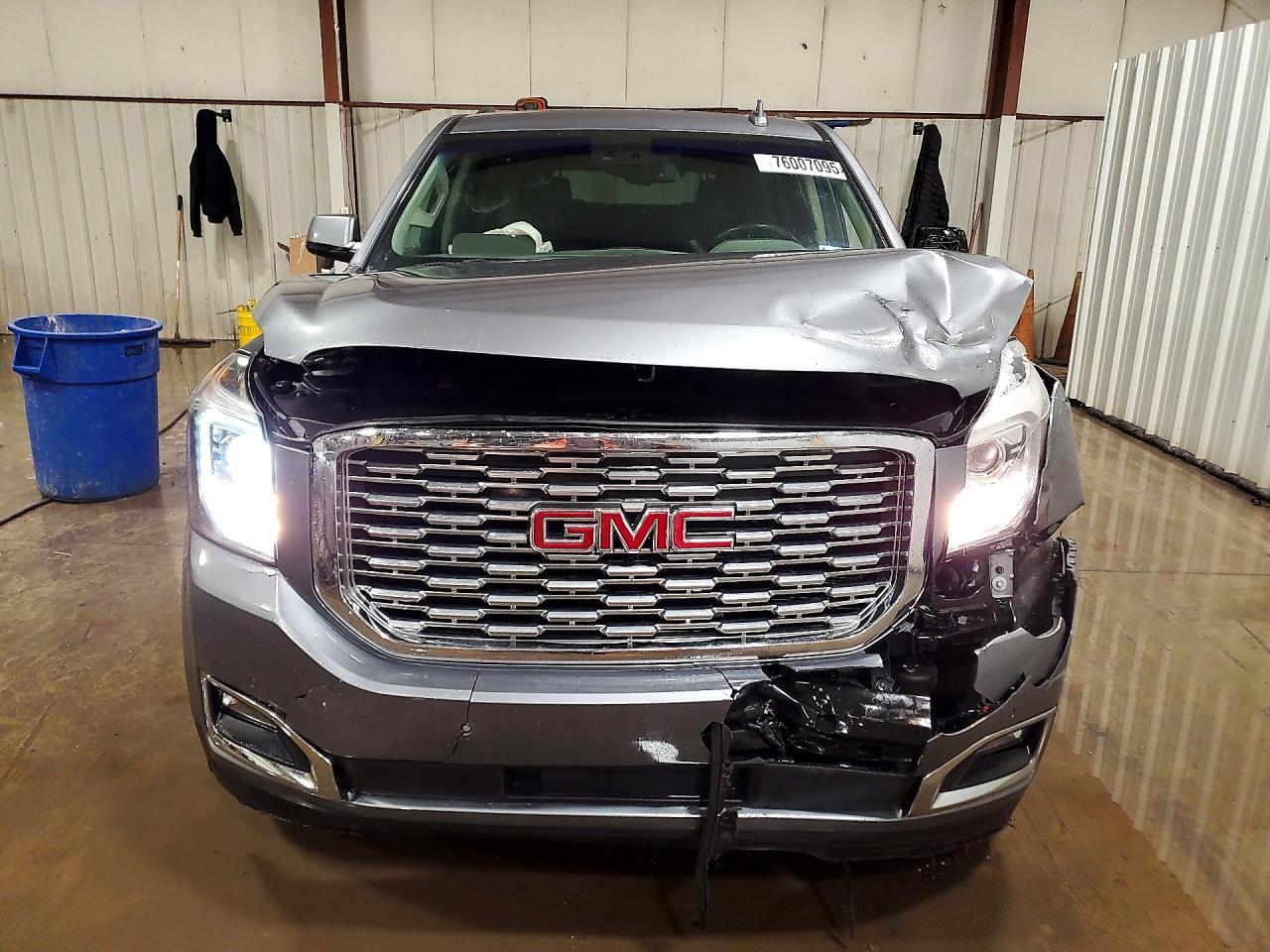 2018 GMC Yukon Denali - zdjęcie 5