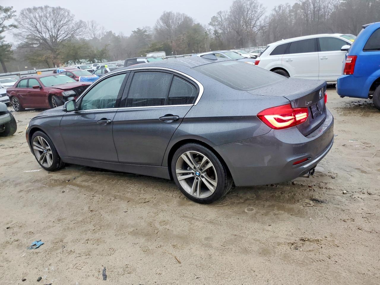 2017 BMW 330 Xi - zdjęcie 2