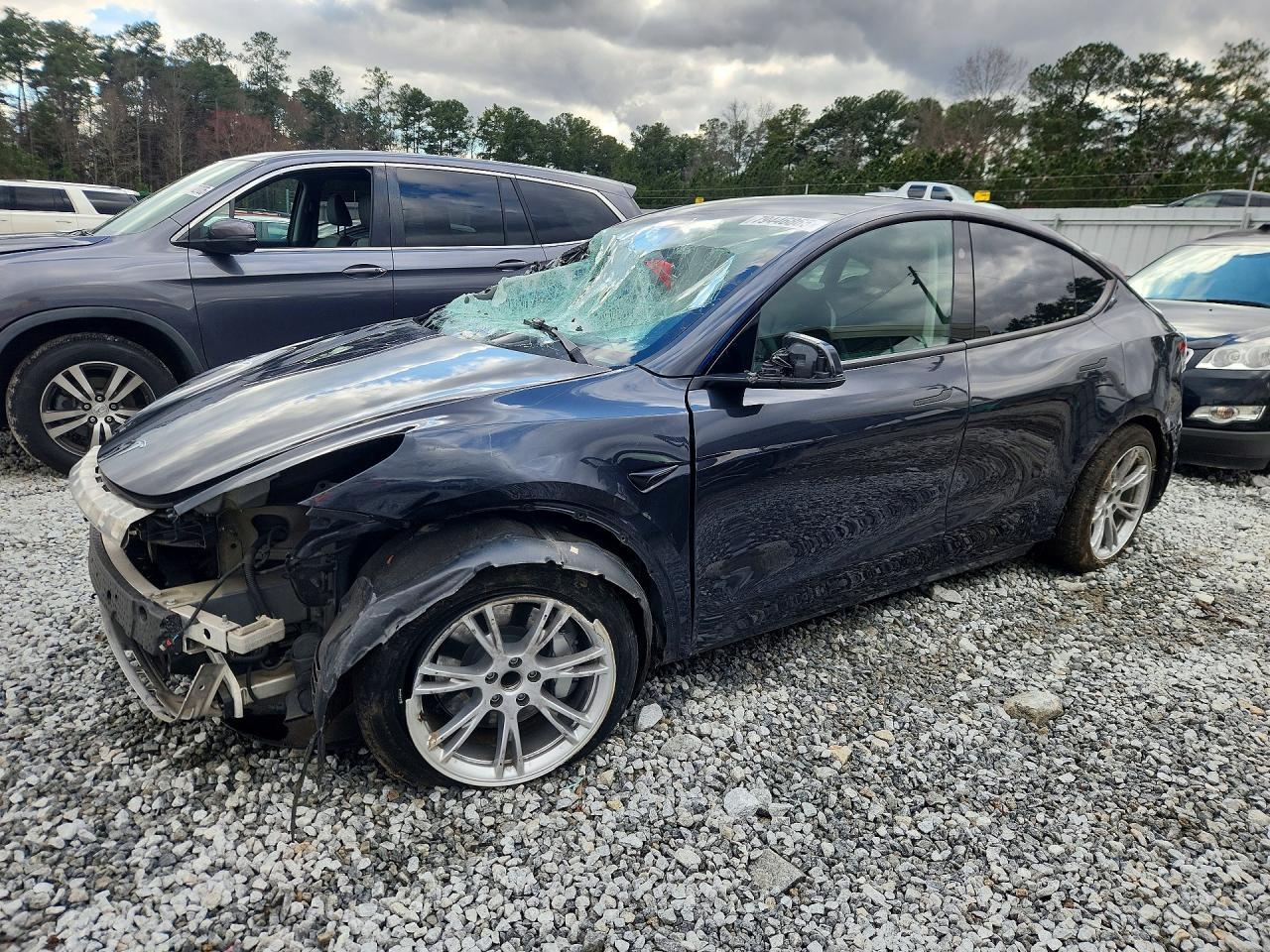 2024 Tesla Model Y - zdjęcie główne