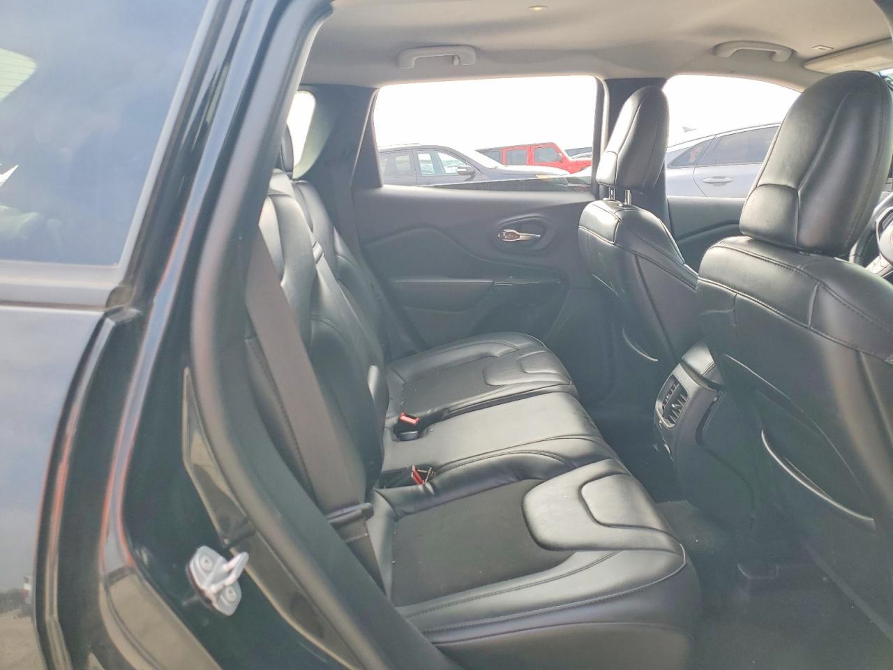 2019 Jeep Cherokee Latitude Plus - zdjęcie 10