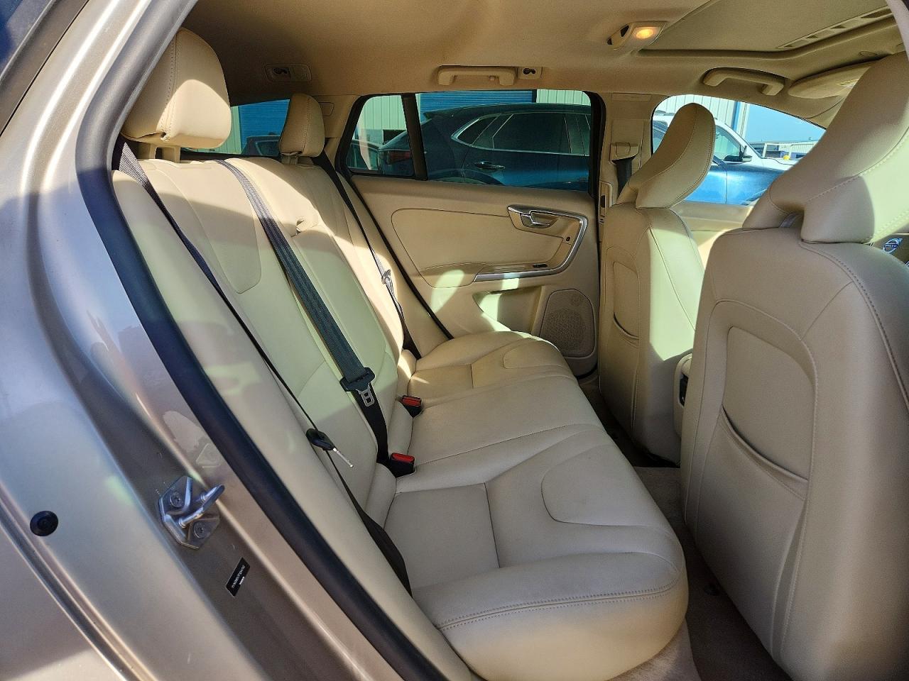 2015 Volvo V60 Premier - zdjęcie 10