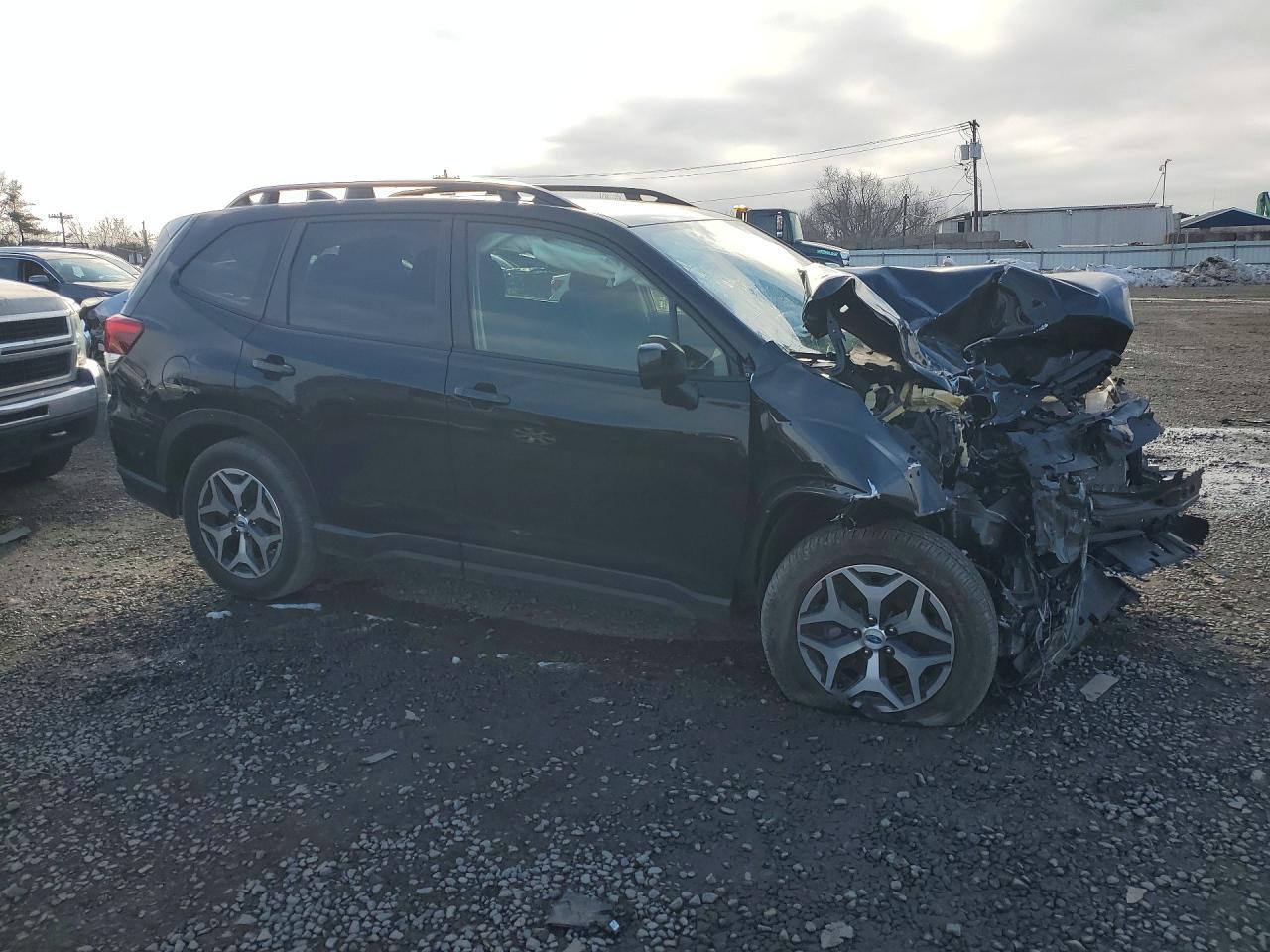 2023 Subaru Forester Premium - zdjęcie 4