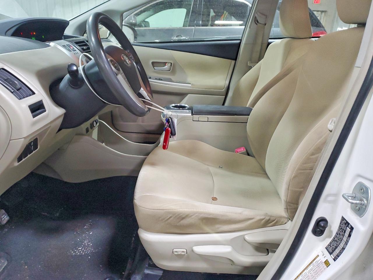 2013 Toyota Prius V Two - zdjęcie 7