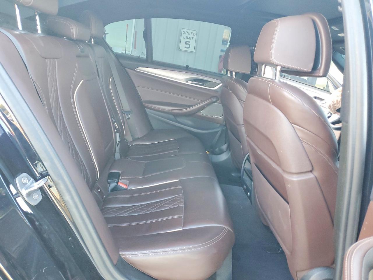 2019 BMW M550Xi - zdjęcie 10