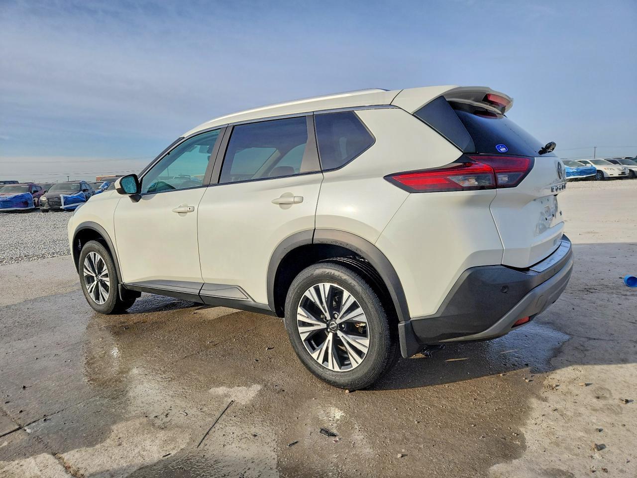 2023 Nissan Rogue Sv - zdjęcie 2