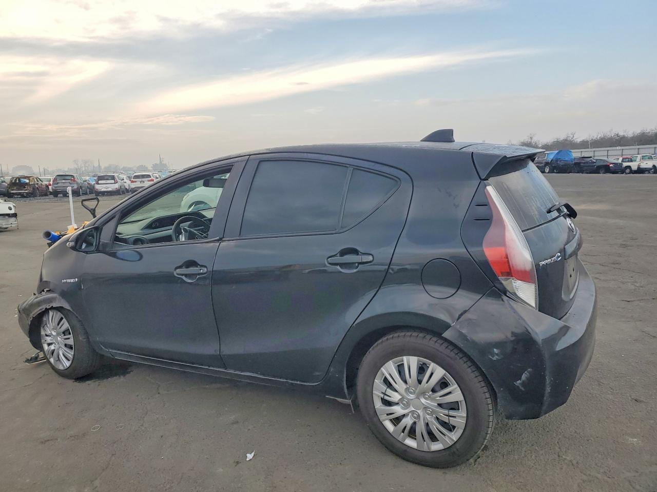 2016 Toyota Prius C - zdjęcie 2