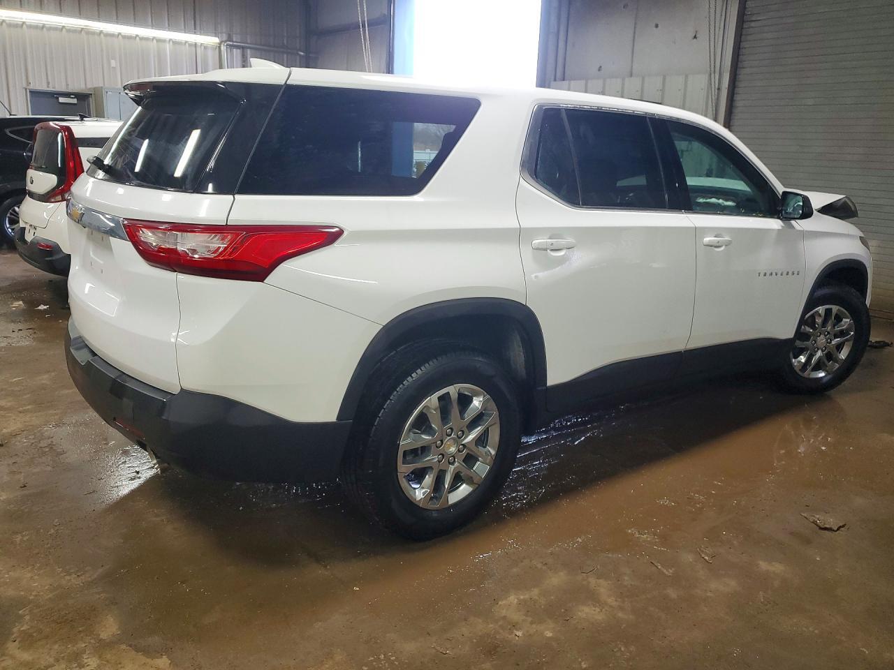 2018 Chevrolet Traverse Ls - zdjęcie 3