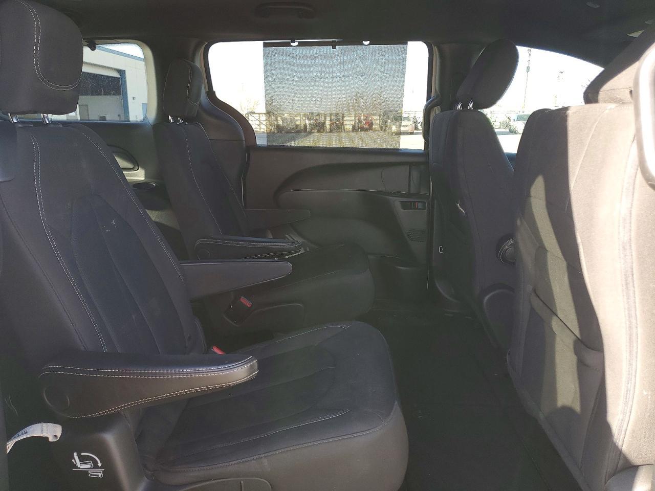 2020 Chrysler Pacifica Touring - zdjęcie 11