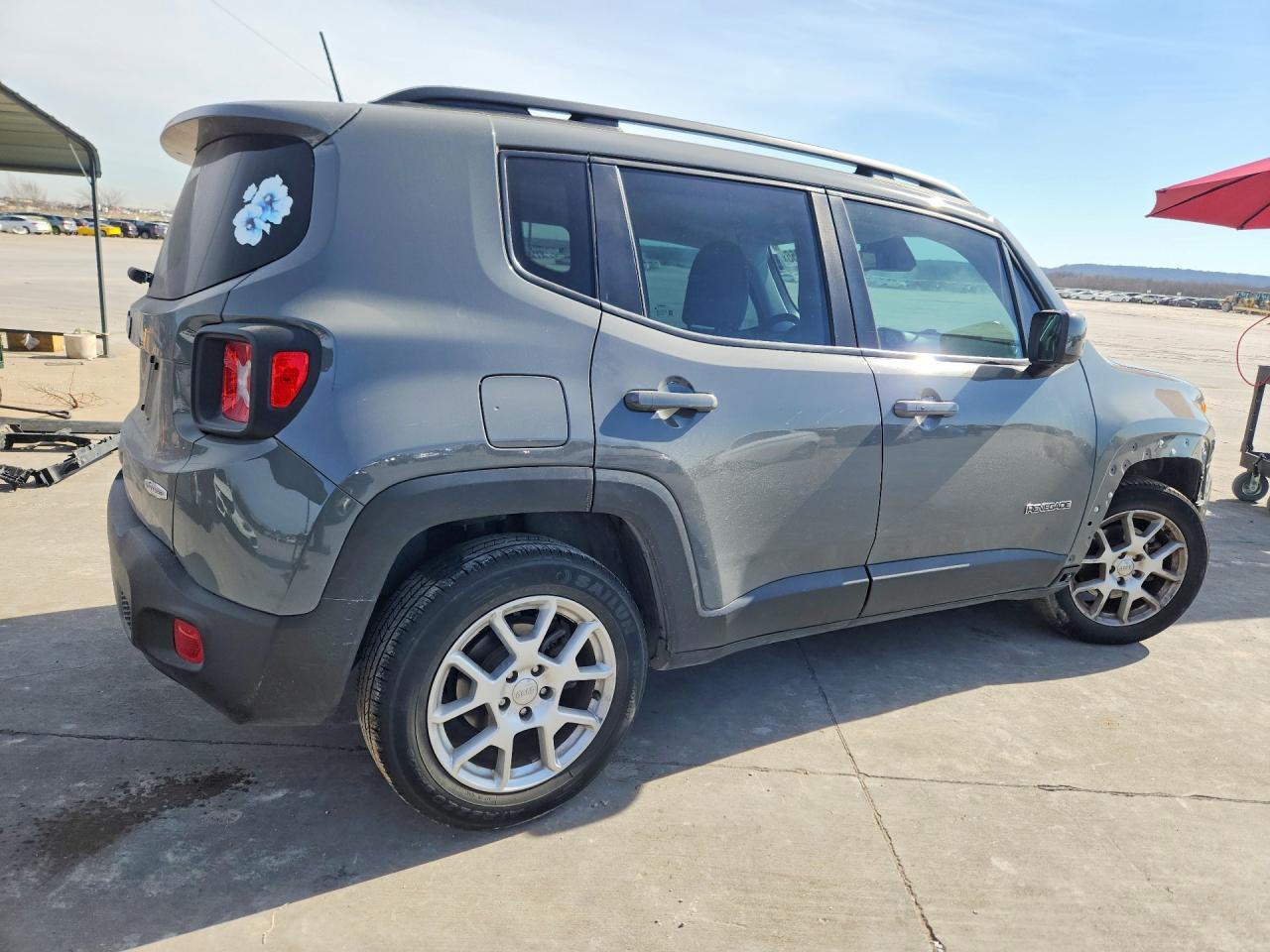 2020 Jeep Renegade Latitude - zdjęcie 3