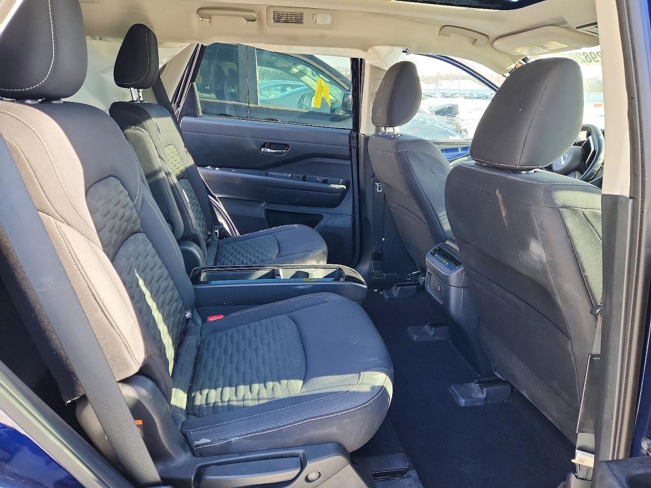 2022 Nissan Pathfinder Sv - zdjęcie 10