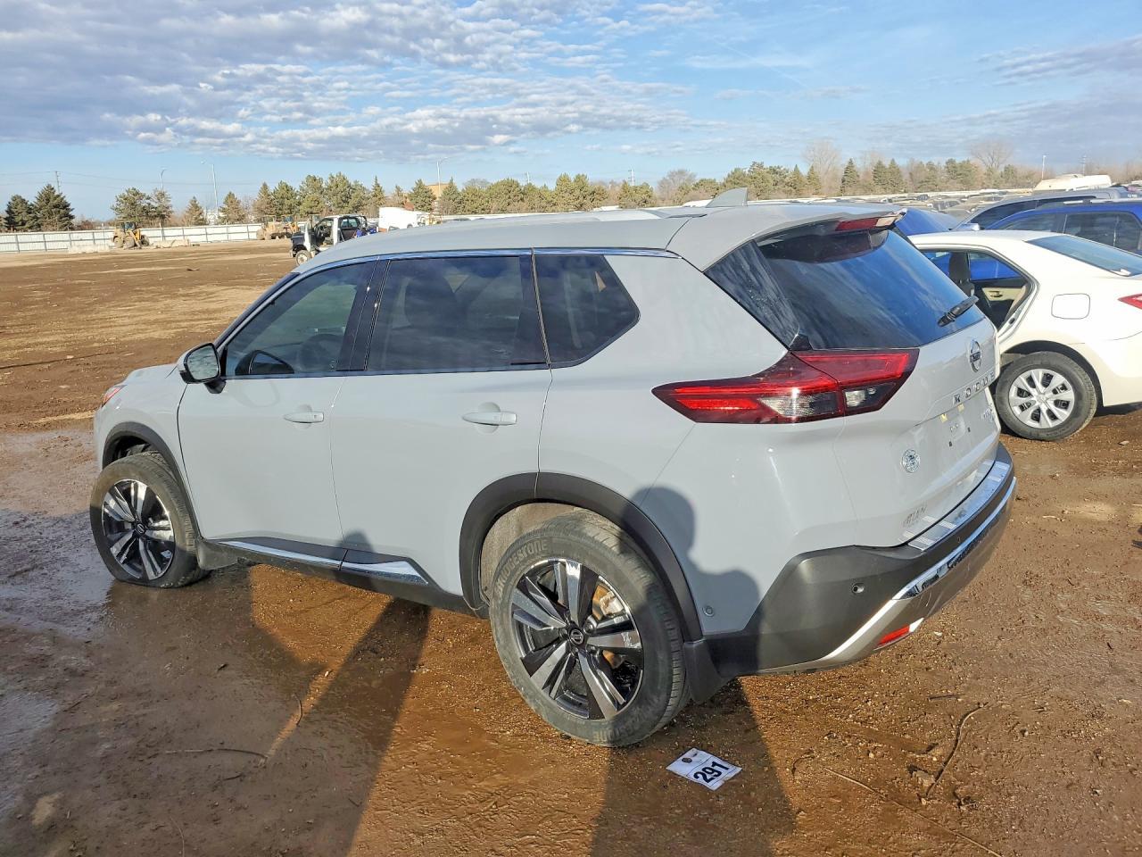 2021 Nissan Rogue Platinum - zdjęcie 2