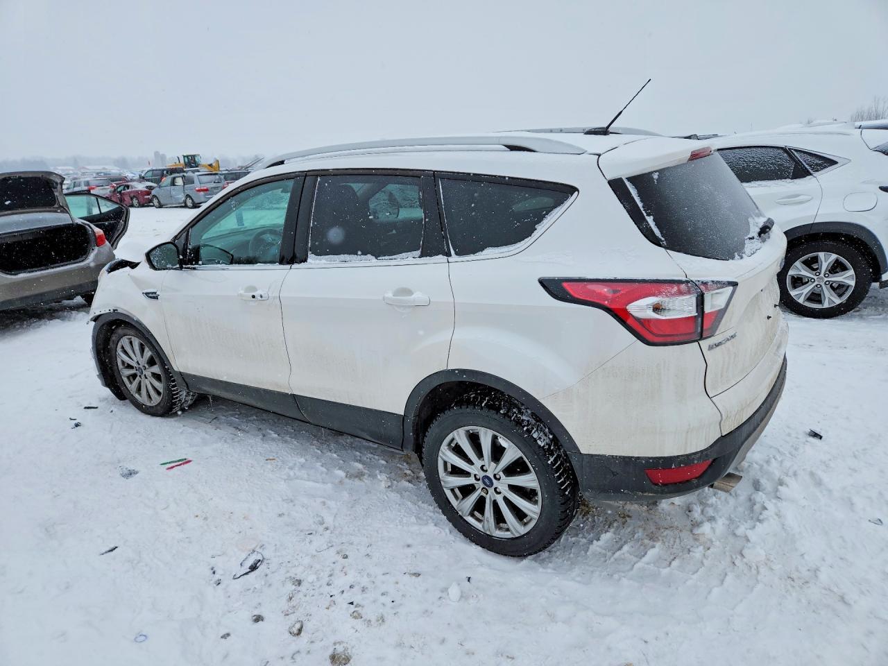 2017 Ford Escape Titanium - zdjęcie 2