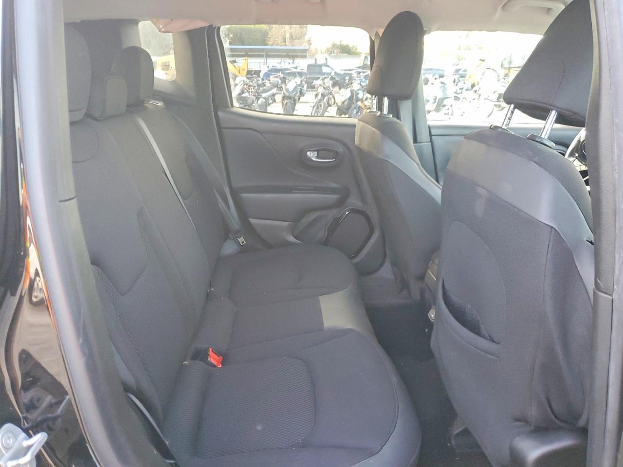 2018 Jeep Renegade Latitude - zdjęcie 11