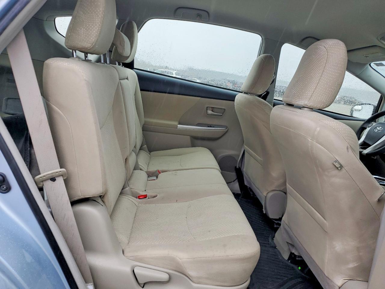 2013 Toyota Prius V - zdjęcie 10