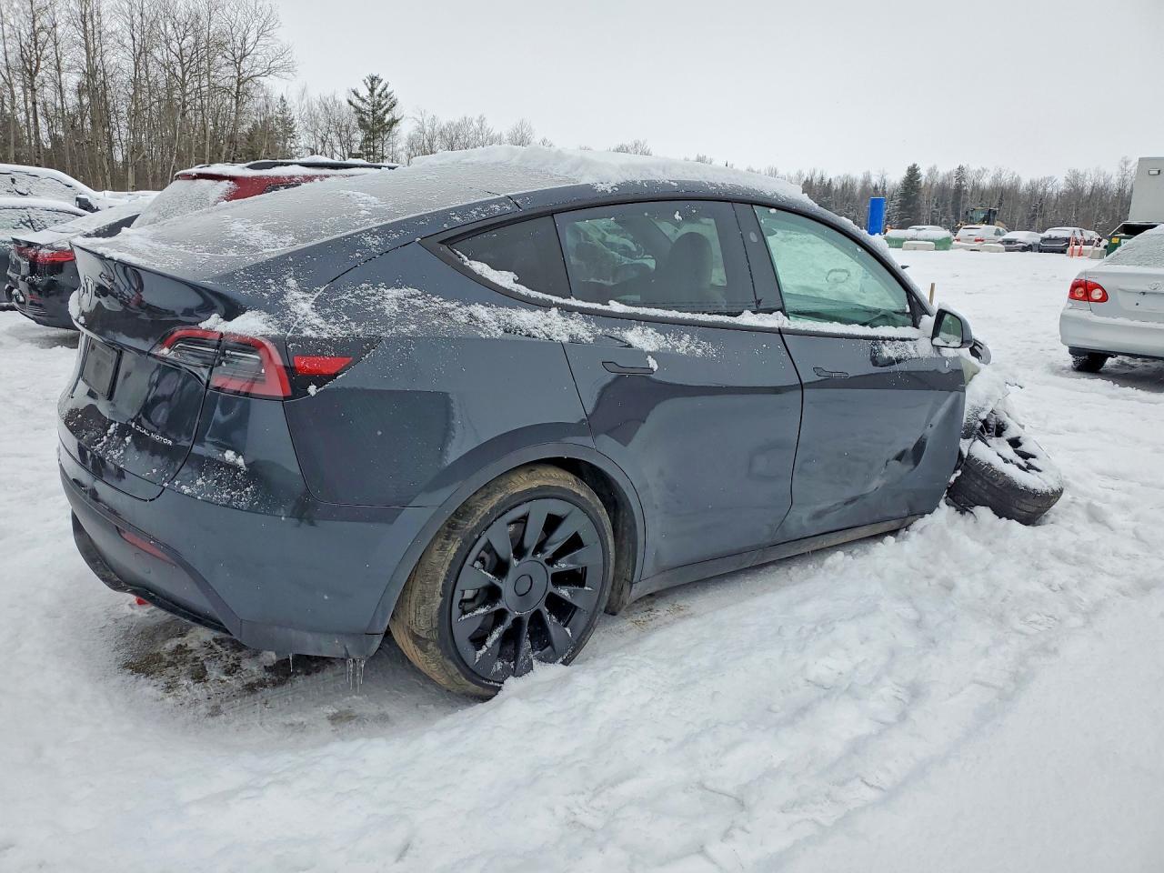 2024 Tesla Model Y - zdjęcie 3