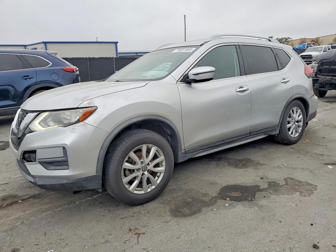 2018 Nissan Rogue Sv - zdjęcie główne
