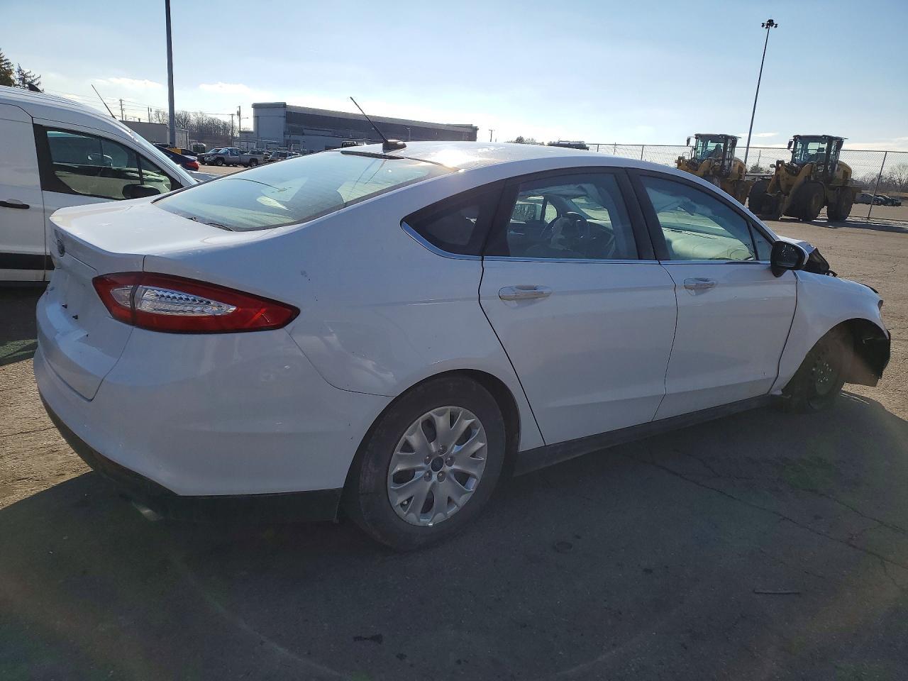 2014 Ford Fusion S - zdjęcie 3